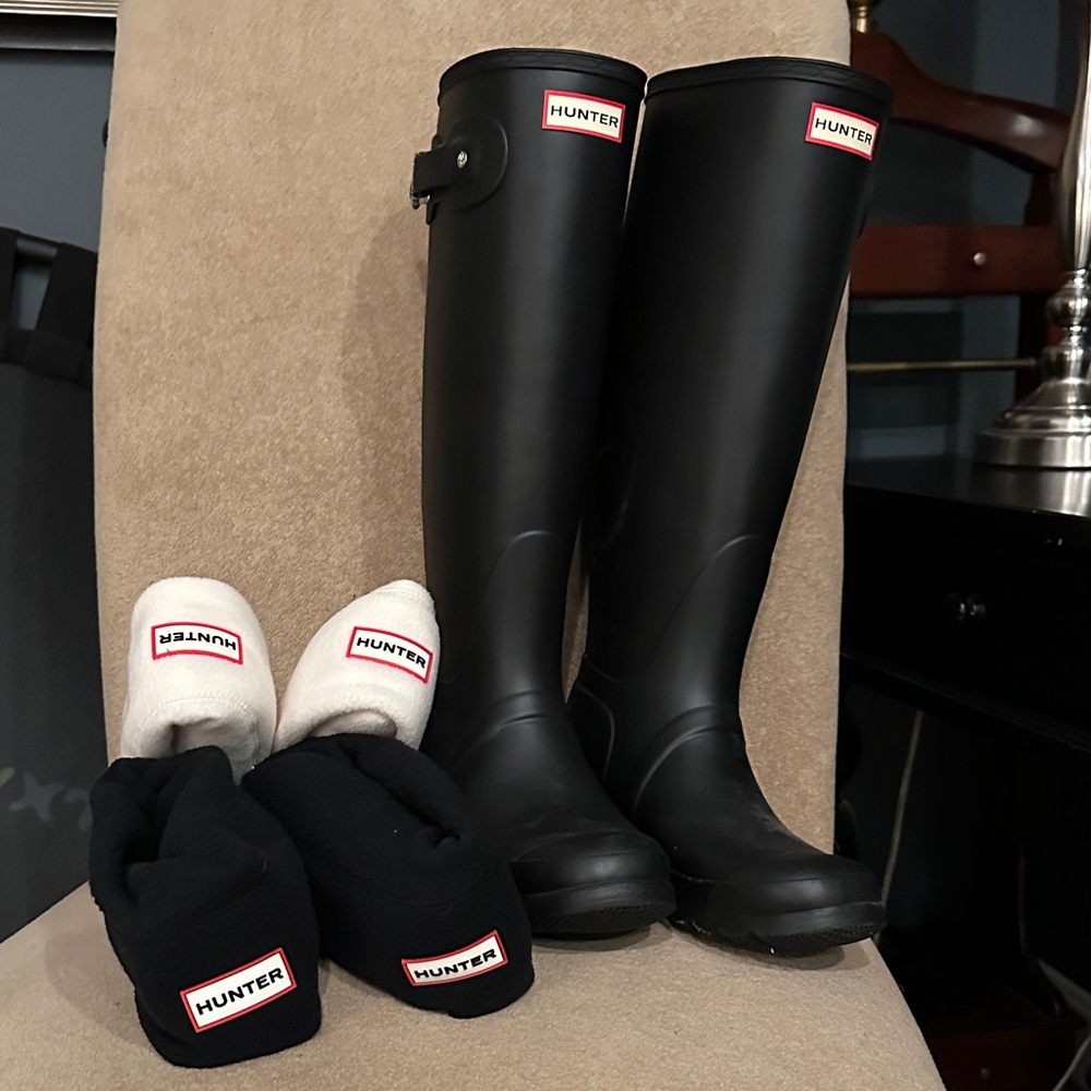 Hunter Black Rain Boots with Socks Set